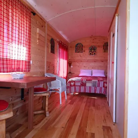 Campsite Roulotte Imperiale Perchee- *